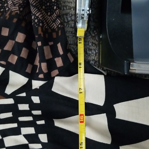 Diane Von Furstenberg Black and Cream Geometric Wrap Dress - Picture 12 of 14